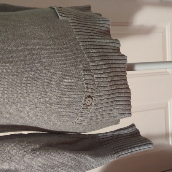 JONES New York Small Gray v-neck sweater ribbed sleeves waist faux pockets - Picture 5 of 12